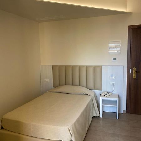 Hotel Vittoria วาสโต ภายนอก รูปภาพ