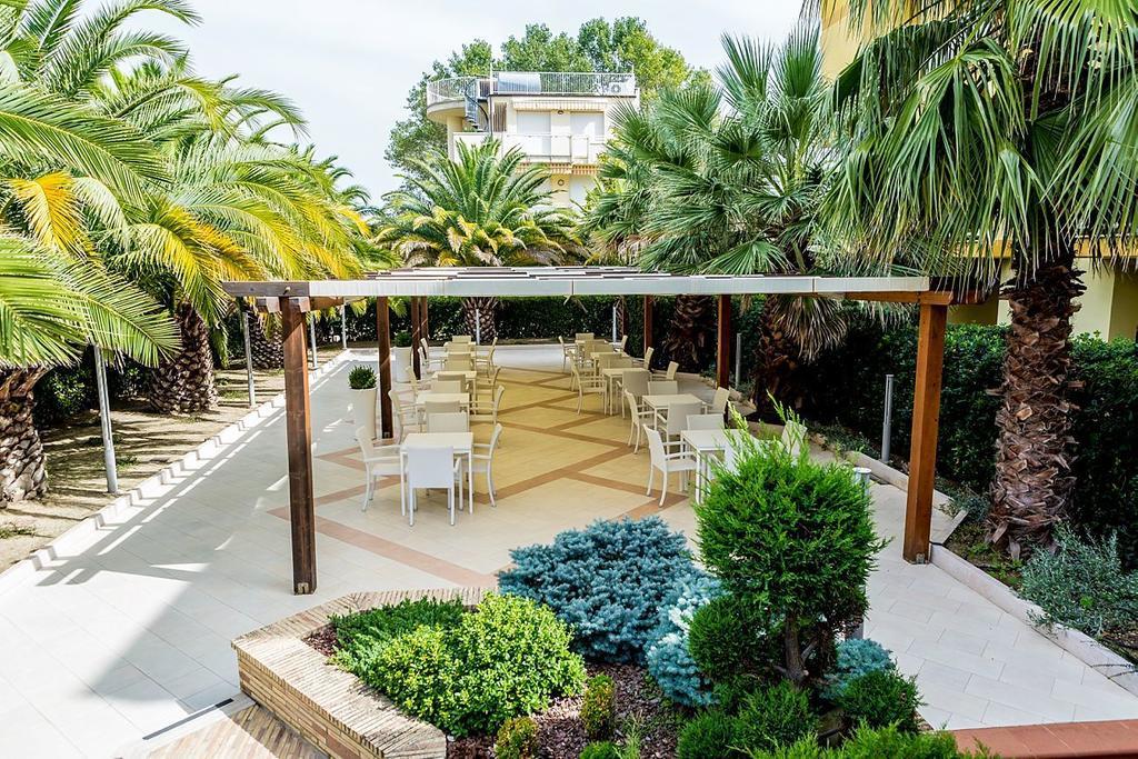 Hotel Vittoria วาสโต ภายนอก รูปภาพ