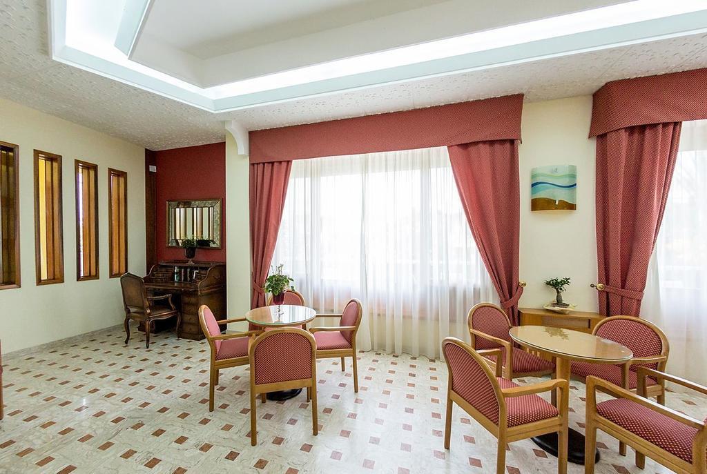 Hotel Vittoria วาสโต ภายนอก รูปภาพ