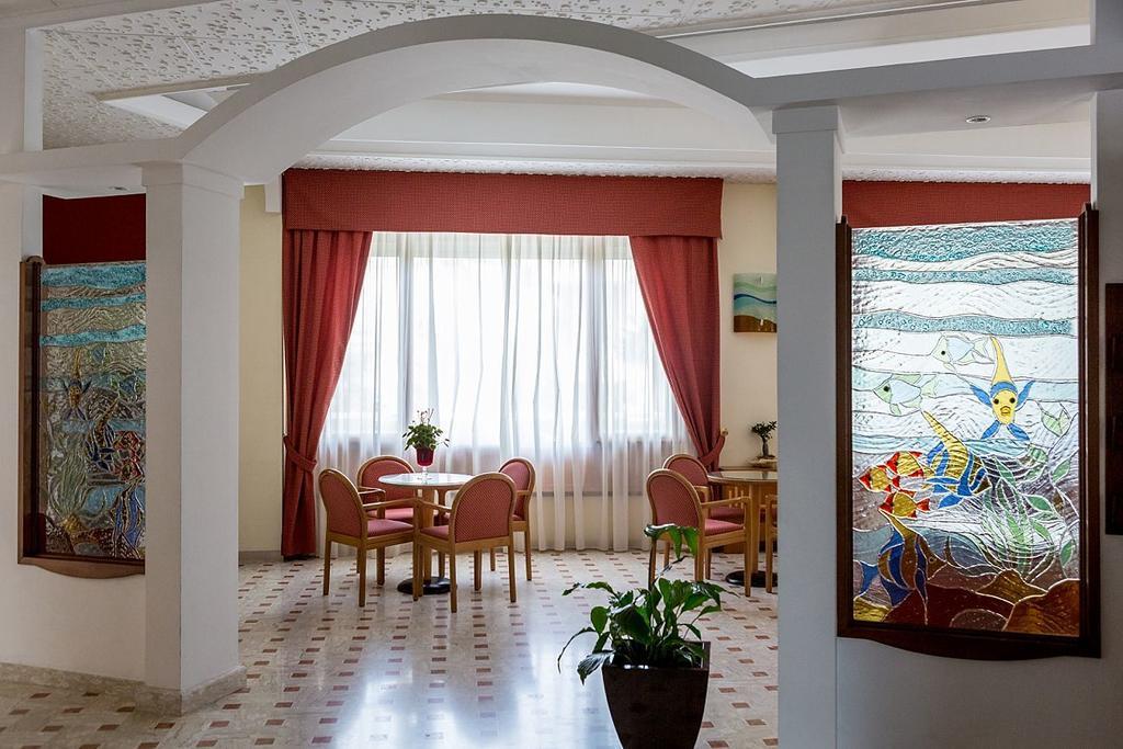 Hotel Vittoria วาสโต ภายนอก รูปภาพ