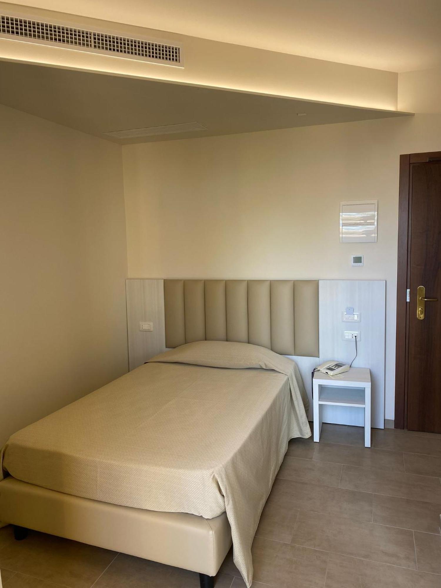 Hotel Vittoria วาสโต ภายนอก รูปภาพ