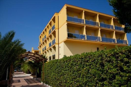Hotel Vittoria วาสโต ภายนอก รูปภาพ