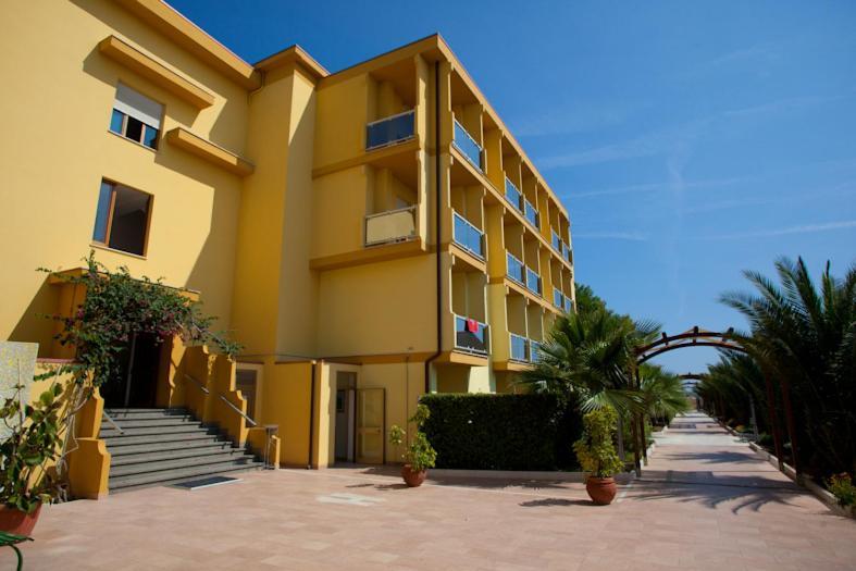Hotel Vittoria วาสโต ภายนอก รูปภาพ